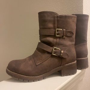 Global Win brown boots purchased from Amazon (well maintained).